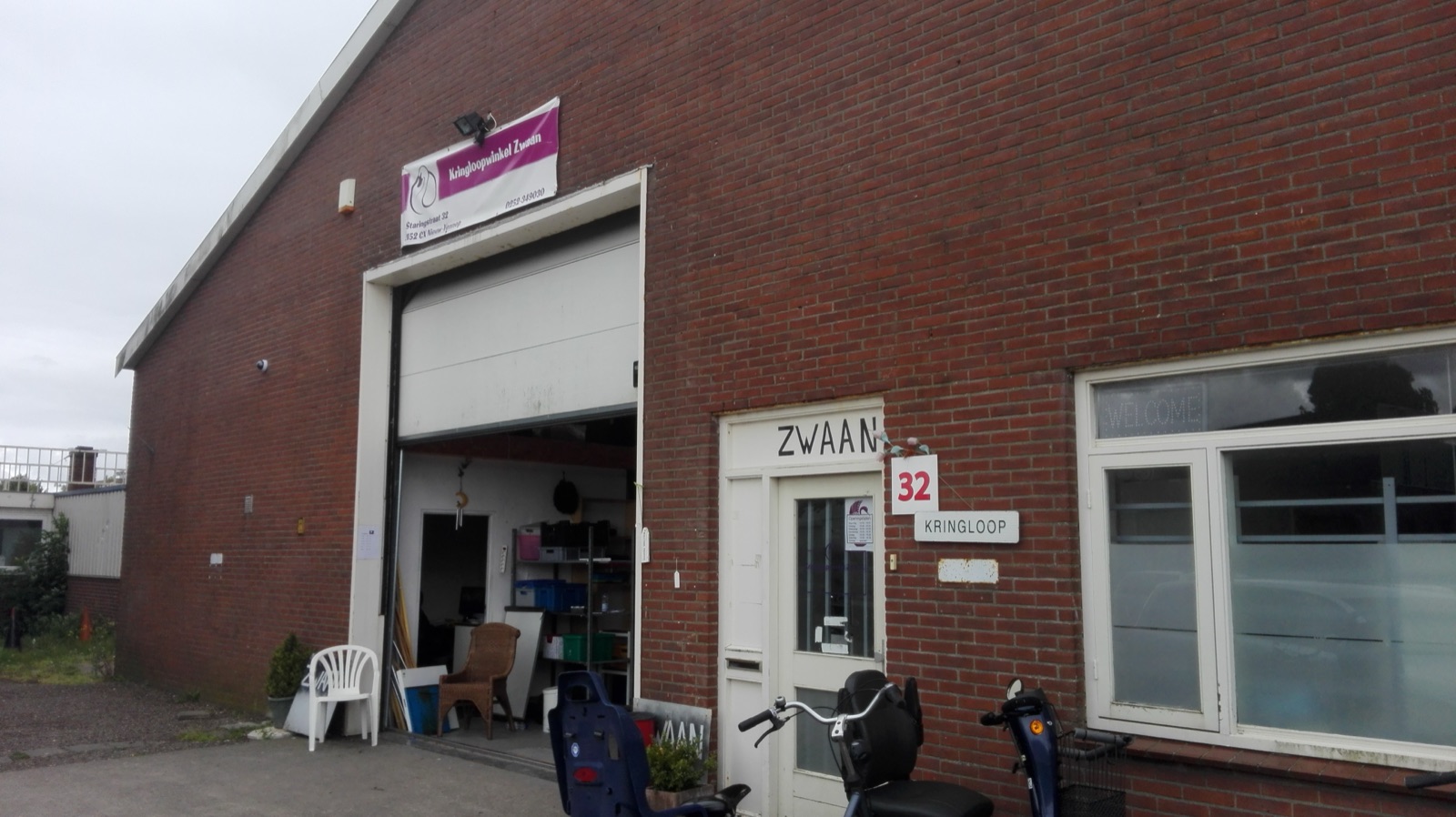 Kringloopwinkel Zwaan op De Pionier in Nieuw-Vennep